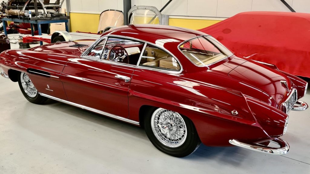 View from behind of a Jaguar XK 120 Supersonic by Ghia (1952)