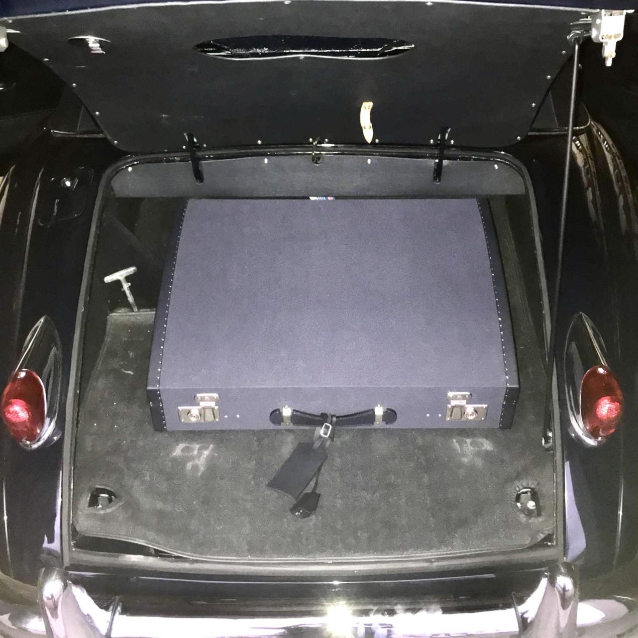 Set of suitcases in leather for Jaguar XK140