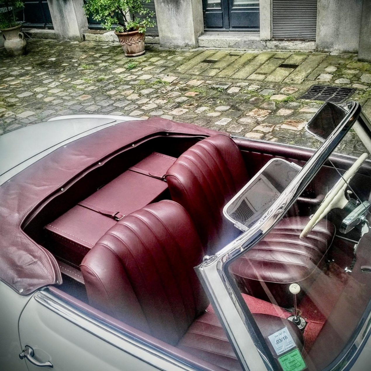 Set of 2 suitcases in leather for Mercedes-Benz 190SL (Rear seats)