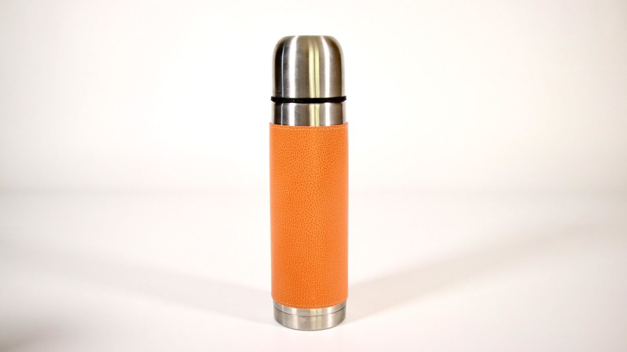 Stainless steel insulated bottle with leather cover - 0,7 litre