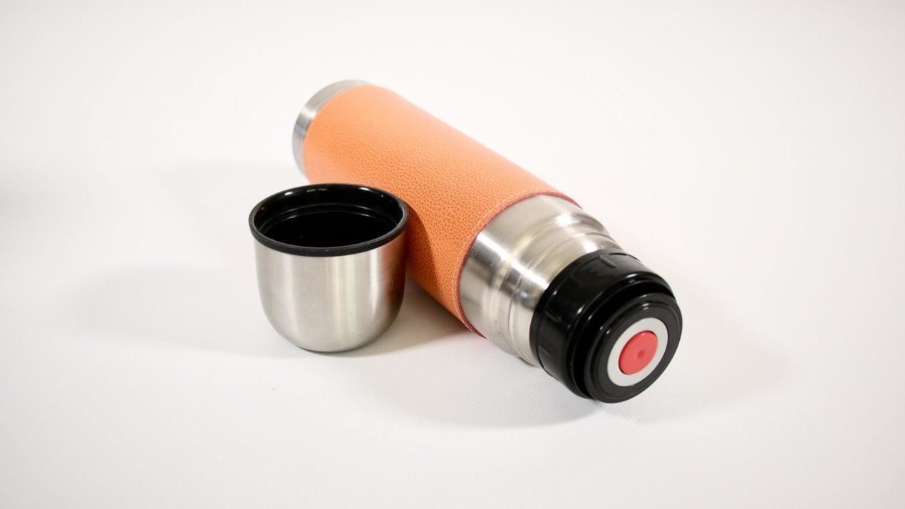 Stainless steel insulated bottle with leather cover - 0,7 litre