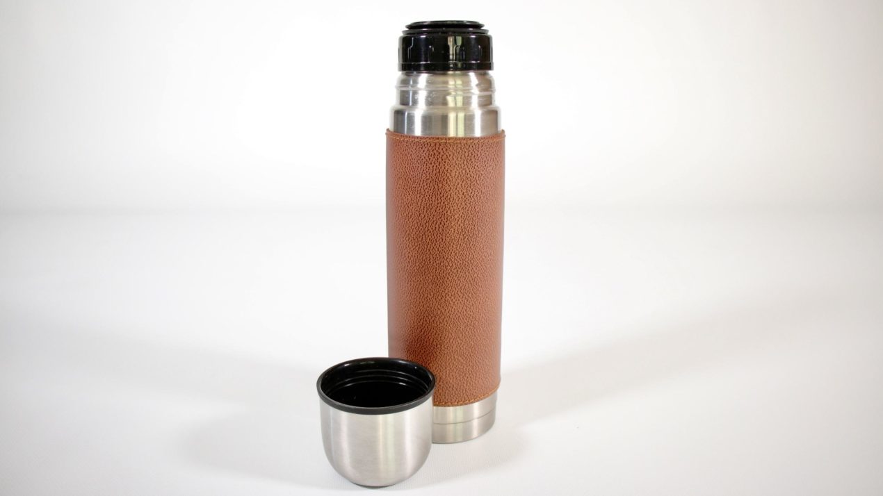 Stainless steel insulated bottle with leather cover - 0,7 litre