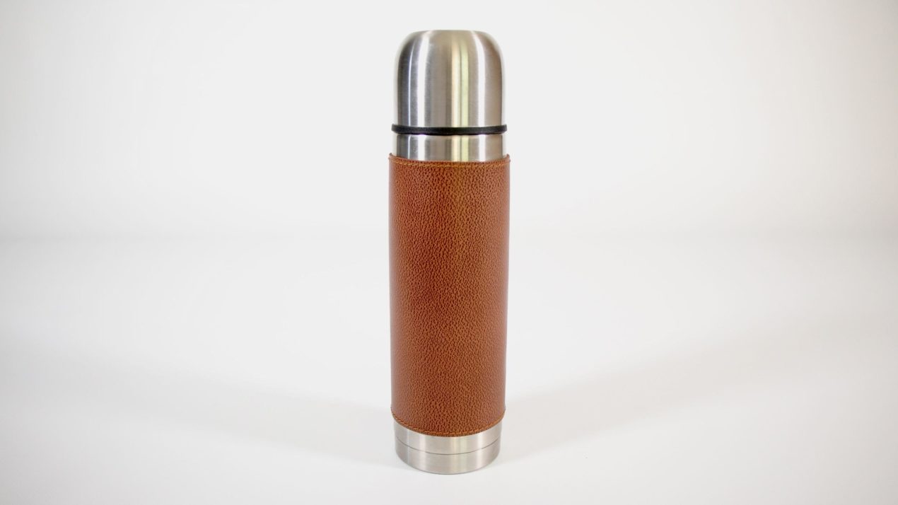 Stainless steel insulated bottle with leather cover - 0,7 litre