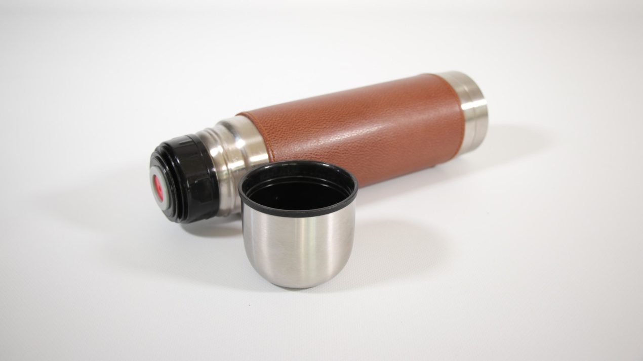 Stainless steel insulated bottle with leather cover - 0,7 litre