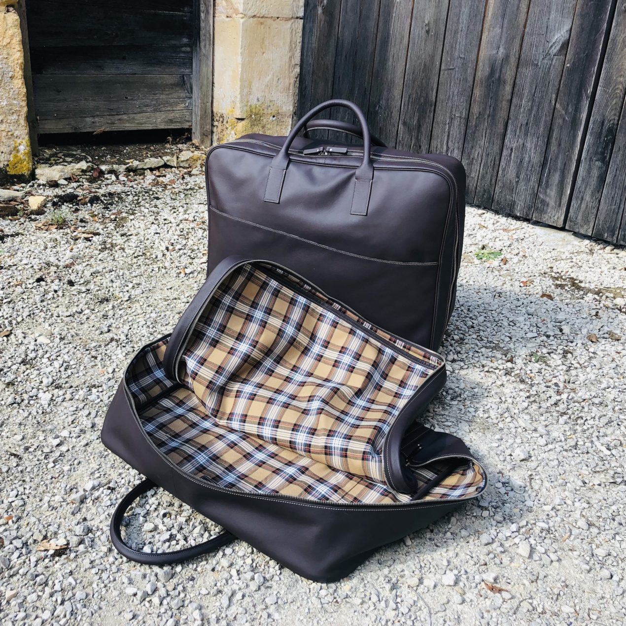 Brown leather goods for Aston Martin Virage DB9 Set of luggage with lining in Scottish tartan Schedoni